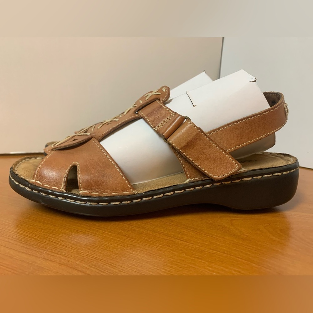Natural Soul Women's Tan Leather Camelot Sandals Size 6.5